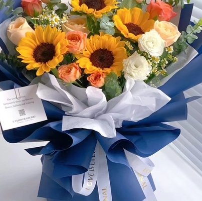 Un bon prix. Papier d'emballage de fleurs en gros, papier monocouleur, papier Fenghua, papier doux étanche à l'eau, papier Ouya, papier d'emballage de fleuristerie et matériaux d'emballage en ligne