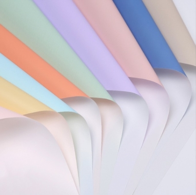 Un bon prix. Lizhiran papier d'emballage de couleur bonbon frais, papier de style coréen, papier Ouya de couleur solide, papier épaissi bicolore étanche en ligne