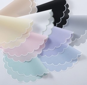 Un bon prix. Papier d'emballage floral en film de gelée nuageuse de mode 56*56cm pour la protection imperméable en ligne