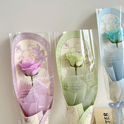 Un bon prix. Des fleurs finies en sac unique, des bouquets de roses, des cadeaux pour la Saint-Valentin et la fête des enseignants pour les meilleures amies en ligne