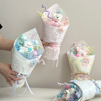 Un bon prix. Bouquets de fleurs finis en gros d'agneau à la crème pour la Saint-Valentin et cadeaux d'anniversaire pour les meilleurs amis et les copines pour la fête des enfants en ligne