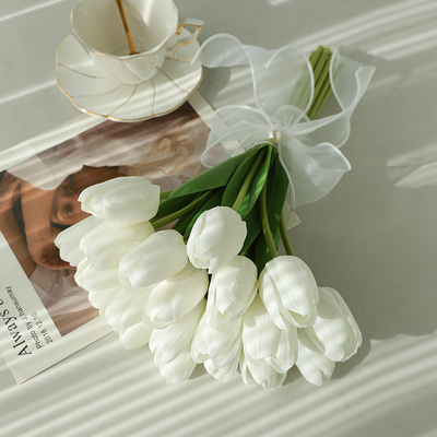 Un bon prix. Bouquets de tulipes, fleurs fausses, fleurs simulées, décoration du salon, arrangements floraux, fleurs de soie, fleurs en plastique, fleurs de table à manger, arrangements floraux en ligne