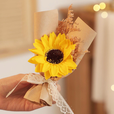Un bon prix. Boîte cadeau à fleurs de tournesol et de savon, cadeau de la fête des enseignants, cadeau de la Saint-Valentin, fleurs en conserve, fleurs séchées, petits bouquets. en ligne