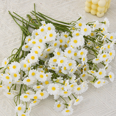 Un bon prix. Bouquet de daisies avec de fausses fleurs, décoration de table à manger de style européen, bouquet de camomille séchée, fleurs d'imitation de chrysanthème sauvage en ligne