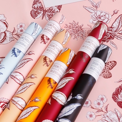 Un bon prix. Matériau du bouquet de la fête des femmes : papillon, période de floraison, papier d'emballage avec film nacré, délai de livraison : 30 à 45 jours en ligne