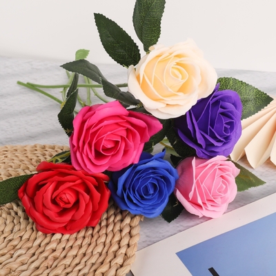 Un bon prix. Sabon unique, décoration rose, fleurs artificielles, ornements domestiques, bouquets, fleurs artificielles et placage à l'intérieur dans les hôtels en ligne