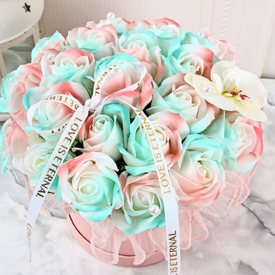 Un bon prix. Coffret cadeau de fleurs de savon rose, câlin, seau, Saint-Valentin, Saint-Valentin, arrangement floral cylindrique, coffret cadeau de fleurs pour la fête des enseignants, bouquet de fleurs en ligne