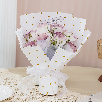 Un bon prix. Bouquets de roses imités, souvenirs de fleurs de savon transfrontaliers, cadeaux pour la fête des enseignants et la fête des mères, bouquets de fleurs de savon en gros en ligne