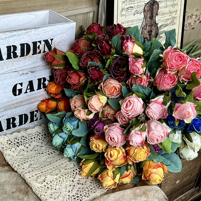 Un bon prix. 7 Petits flocons de neige, roses, fleurs fausses, bouquet simulé, fleurs faites à la main, fleurs de mariage, fleurs de soie artificielle, aménagement du sol du mariage en ligne