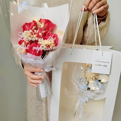 Un bon prix. Fleurs artificielles, fleurs artificielles, roses, cadeaux d'anniversaire pour filles, fête des mères, Saint-Valentin, fleurs de savon, fleurs séchées finies en ligne