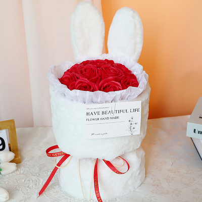 Un bon prix. Bouquet d'arrangement de fleurs pour la fête du Qixi, cadeau de la fête des mères, oreilles de lapin mignon, fleurs artificielles, savon, bouquet de fleurs produit fini en ligne