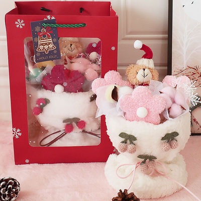 Un bon prix. Cadeaux de la Saint-Valentin et de Noël pour votre petite amie et votre meilleure amie: mettre en place un kiosque avec des poupées, des bouquets, des jouets en peluche faits à la main et des cadeaux de fleurs en ligne