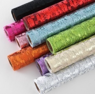 Un bon prix. Papier d'emballage en filet creux en fils dorés à fleurs avec plusieurs couleurs en ligne