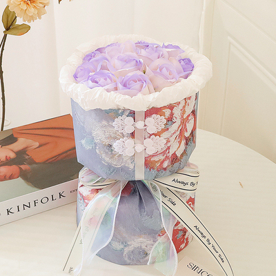 Un bon prix. Les bouquets de fleurs de savon de style cheongsam, les fleurs artificielles et les fleurs éternelles sont pratiques à offrir à vos camarades de classe pendant la saison des diplômes et à votre petite amie le jour de la Saint-Valentin. en ligne