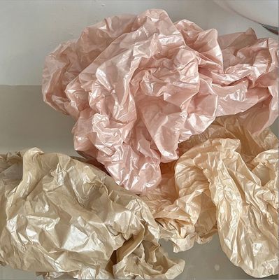 Un bon prix. Le papier de poire de neige est la solution idéale pour l'emballage, l'emballage des fleurs et la présentation des cadeaux en ligne