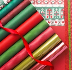 Un bon prix. Partysu de Noël série rouge verte imperméable à l'eau papier d'emballage de fleurs florales dynamique et imperméable en ligne