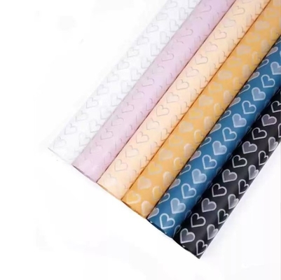 Un bon prix. Papier d'emballage de fleurs épaissis imperméable à l'eau 56*56cm Temps de livraison 30-45 jours pour le bricolage Déclarations d'amour de la Saint-Valentin en ligne