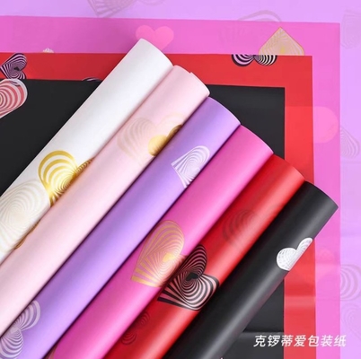 Un bon prix. Série de papier d'emballage floral Nosa Croti Love Flower DIY Emballage cadeau Sac de bouquet de fleurs en film imperméable en forme de cœur en ligne