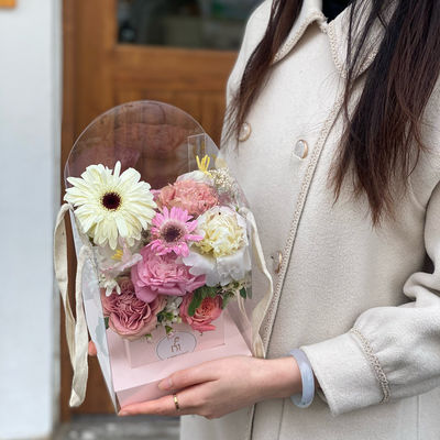 Un bon prix. Boîte à fleurs à main pour la Saint-Valentin, bouquet en PVC pliable transparent en ligne