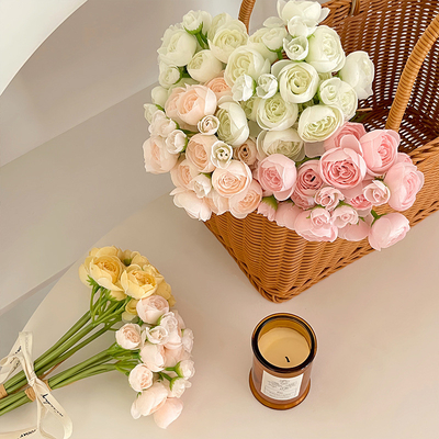 Des fleurs artificielles de lotus dans le style de la salle de mariage bouquet portatif, décoration de maison fraîche et simple accessoires de photographie