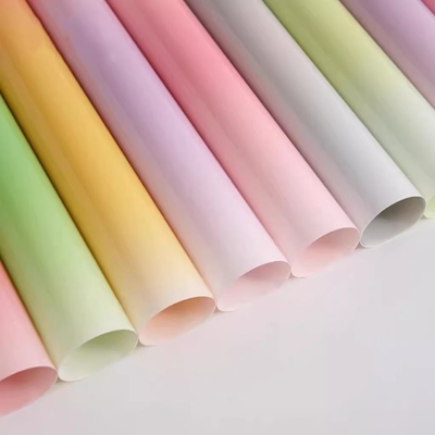 Un bon prix. Papier d'emballage floral de nombreuses couleurs Papier Hansu pour couleur dégradée Bonbons Verre Plastique imperméable Matériau d'emballage de bouquet en ligne