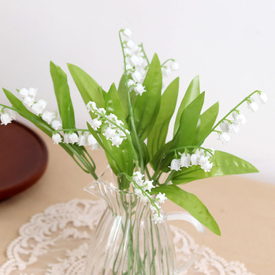 Simulation de petit lys de l'ins bleu au style des objets décoratifs frais et légers, bouquet de la main de la mariée de mariage, usine de fleurs artificielles en plastique en gros