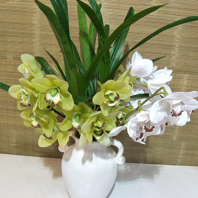 Un bon prix. Fournir 5 bouquets de fleurs artificielles pour la décoration avec une haute créativité de simulation de film en ligne