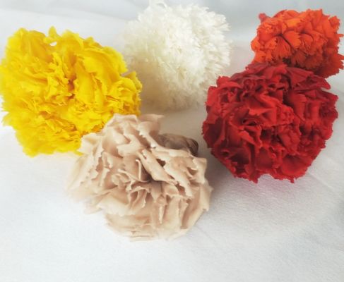 Un bon prix. Chemin de table en maille fine en ligne