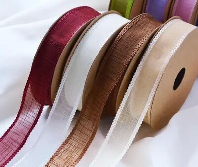 Un bon prix. Ruban de dentelle de haute qualité en ligne