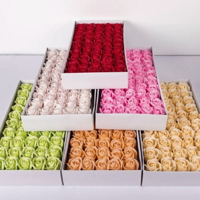 Un bon prix. Têtes de roses en savon à trois couches, roses artificielles parfumées faites à la main pour la Saint-Valentin, la fête des mères, le mariage et la décoration de la maison en ligne