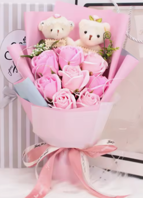 Un bon prix. Bouquet de rose de savon Boîte cadeau de fleur artificielle de savon avec ours et LED cadeau de mariage de la Saint-Valentin en ligne