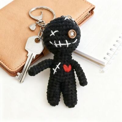 Un bon prix. Black Color Evil Crochet Doll Customized Knitting Cursed Doll with Red Heart Handmade Keychain Hanger for pp Stuffed Plush Doll en ligne