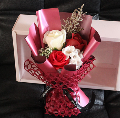 Un bon prix. Vente à chaud fleurs de savon Bouquet boîte cadeau fleur artificielle fleur séchée pour l'anniversaire de la Saint-Valentin Noël pour la fête des mères en ligne