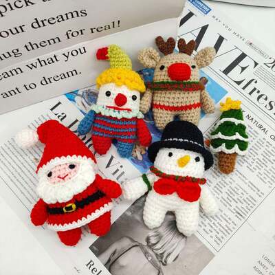 Un bon prix. Bonhomme de neige fait à la main personnalisé Renne Père Noël Arbre Tricoté Jouet Crochet Poupée de Noël Amigurumi Tricoté Jouets en peluche de Noël en ligne