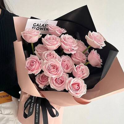 Un bon prix. Des fleurs artificielles parfumées faites à la main Des cadeaux pour la Saint-Valentin Des prix de gros personnalisables Bouquet de fleurs de savon de haute qualité en ligne