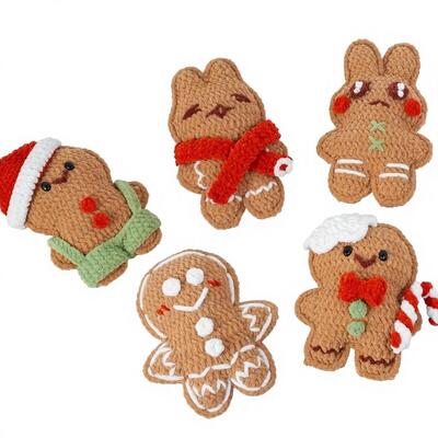 Un bon prix. Une poupée à crochet en pain d'épice à la main pour un décor de fête élégant en ligne