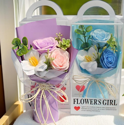Un bon prix. Bouquet de fleurs de savon artificiel rouge / rose / violet boîte cadeau claire à long terme cadeau romantique de la Saint-Valentin pour elle en ligne