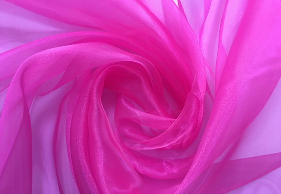 Un bon prix. 50GSM Organza Tulle Rolls Anti-statique Pour la décoration d'événements en ligne