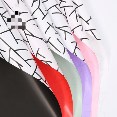 Un bon prix. Fleuriste de plastique Wrapping Paper de fleur modelé double par côté 58cm*58cm en ligne